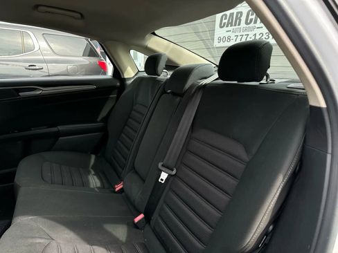 Used 2017 Ford Fusion SE image 13