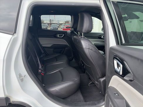 Used 2025 Jeep Compass Limited AWD/4WD image 14
