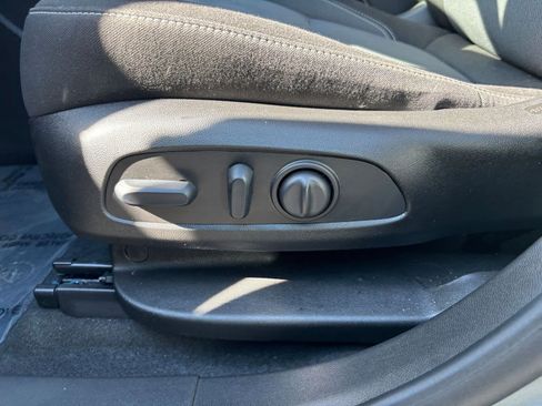 Used 2025 Chevrolet Blazer LT image 23