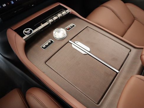 New 2025 Lincoln Navigator Reserve image 9