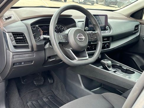 Used 2023 Nissan Rogue S image 11