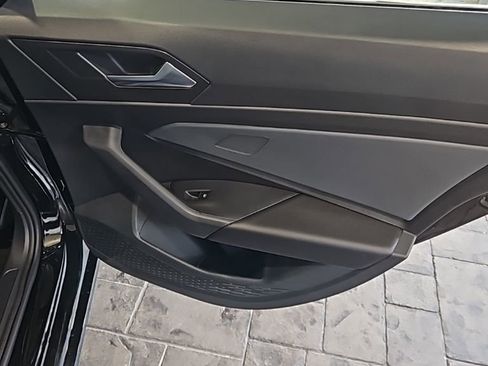 New 2026 Volkswagen Jetta SE FWD image 15