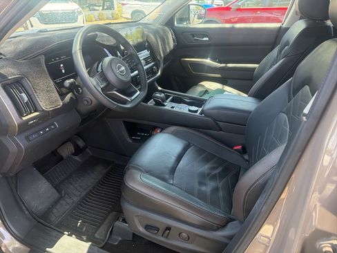 Certified 2024 Nissan Pathfinder Platinum w/ Cargo Package AWD/4WD image 9