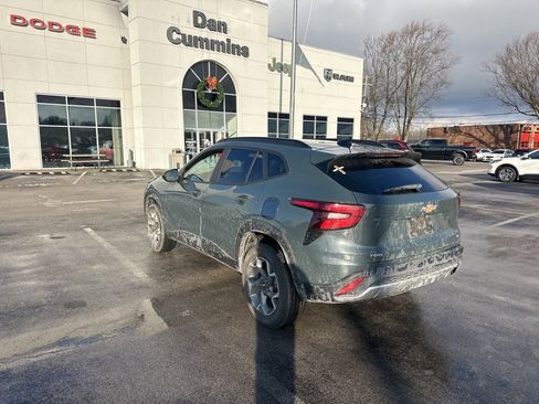 Used 2025 Chevrolet Trax LT w/ LT Convenience Package image 7