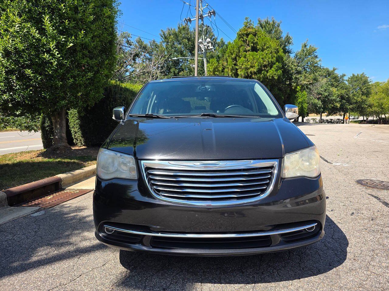 Used 2015 Chrysler Town & Country Touring-L w/ Driver Convenience Group FWD image 8