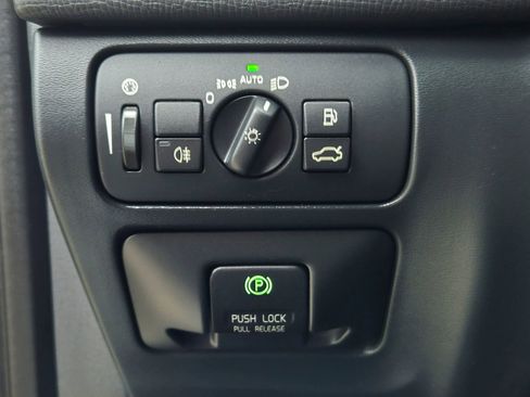 Used 2013 Volvo XC60 T6 R-Design Platinum image 34