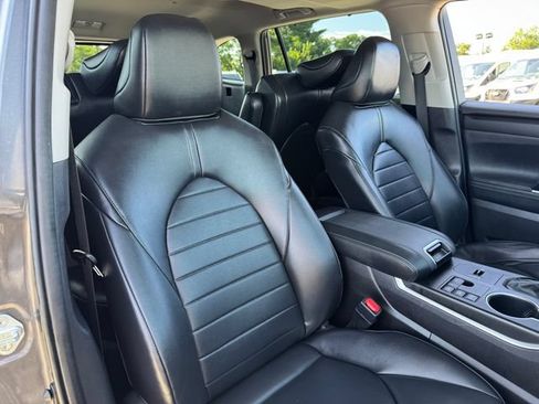 Used 2023 Toyota Highlander XLE FWD image 20