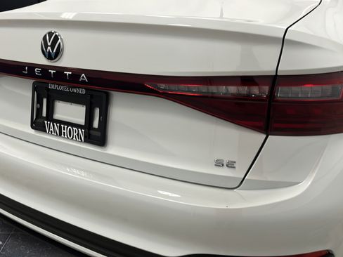 Used 2025 Volkswagen Jetta SE w/ Sunroof Package FWD image 35