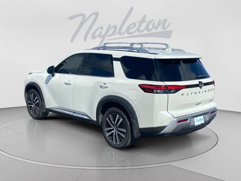 Used 2023 Nissan Pathfinder Platinum FWD image 3