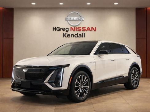 Used 2024 Cadillac Lyriq Sport RWD image 3