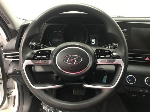 Used 2023 Hyundai Elantra SE image 14