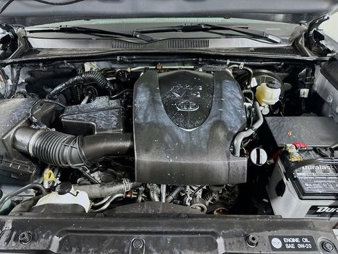 Used 2019 Toyota Tacoma TRD Sport image 30