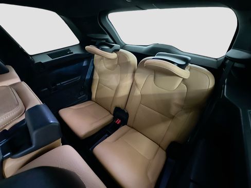 Used 2017 Volvo XC90 T6 Momentum w/ Vision Package image 31