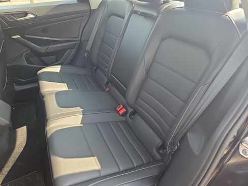 Certified 2022 Volkswagen Jetta SE FWD image 18