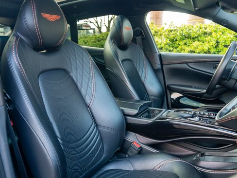 Used 2022 Aston Martin DBX image 36
