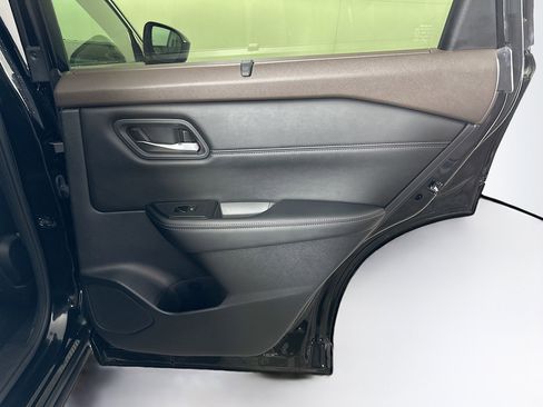 Used 2023 Nissan Rogue SV w/ SV Premium B Package image 31