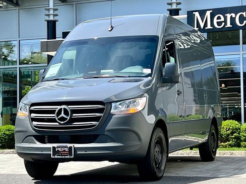 Used 2025 Mercedes-Benz Sprinter 2500 image 3