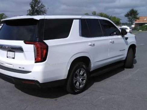 Used 2023 GMC Yukon SLE AWD/4WD image 4