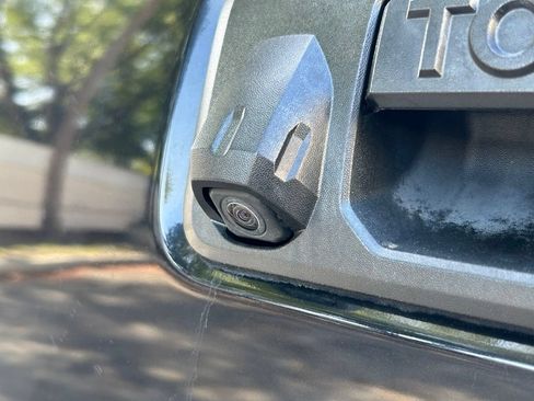 Used 2018 Toyota Tacoma SR5 RWD image 33