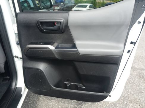 Used 2021 Toyota Tacoma SR5 AWD/4WD image 22