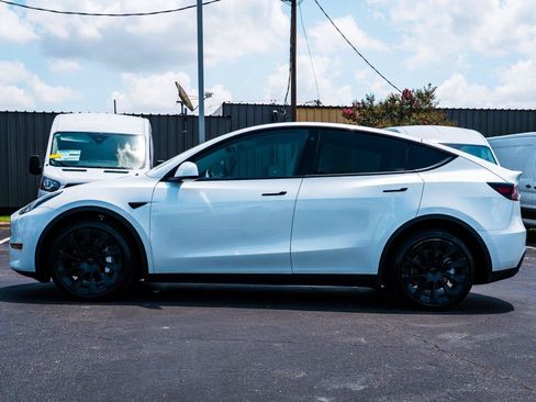 Used 2023 Tesla Model Y AWD image 5