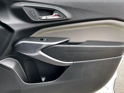 Used 2025 Chevrolet Trax ACTIV w/ Sunroof Package image 22