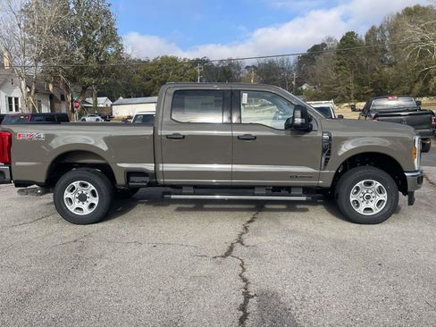 New 2026 Ford F250 XLT w/ FX4 Off-Road Package image 2