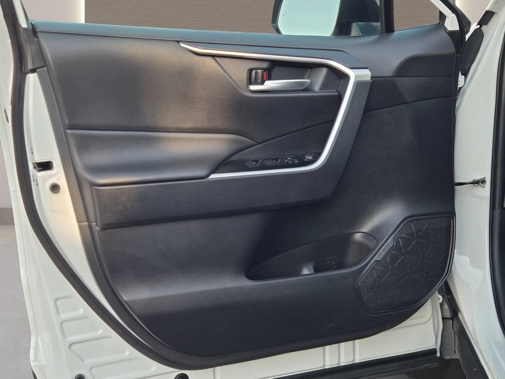 Used 2025 Toyota RAV4 XLE FWD image 19