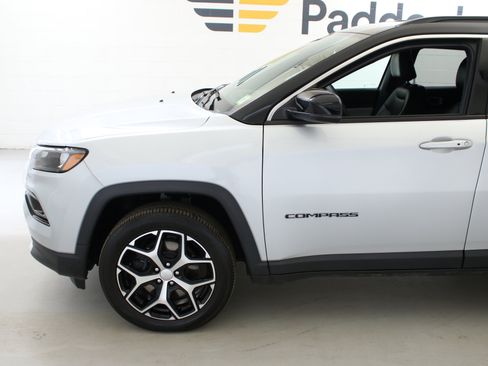 Used 2024 Jeep Compass Limited AWD/4WD image 5