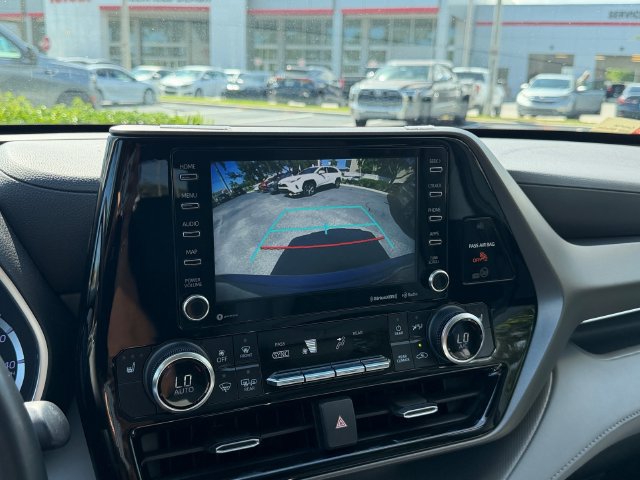 Certified 2022 Toyota Highlander XLE FWD image 23