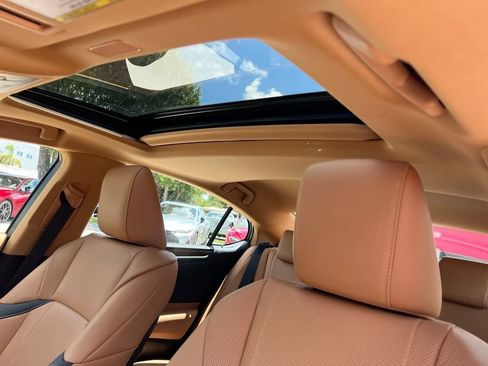 Certified 2025 Lexus ES 300h w/ Technology Package FWD image 18