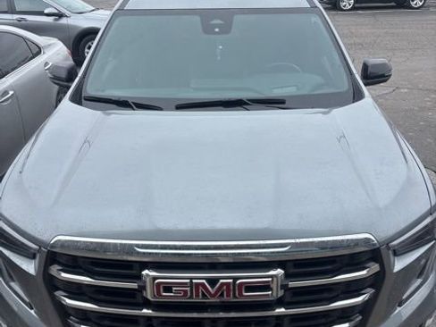 Used 2024 GMC Acadia Elevation w/ Luxury Package image 3