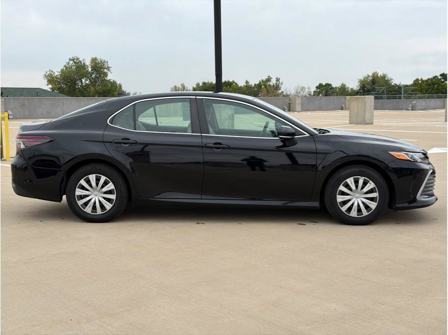 Used 2022 Toyota Camry LE FWD image 9