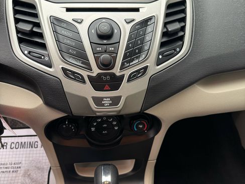 Used 2011 Ford Fiesta SE w/ 203A Rapid Spec Order Code image 13
