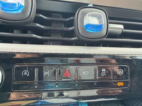 Used 2025 Ford Explorer Active AWD/4WD image 13