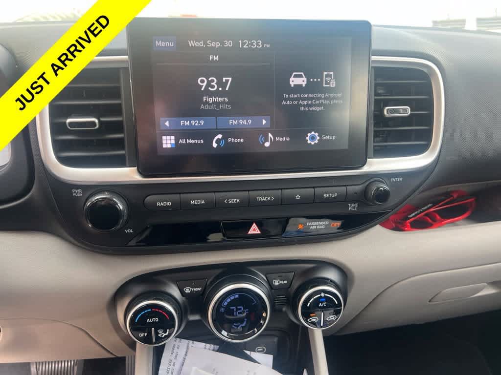 Used 2023 Hyundai Venue SEL FWD image 4