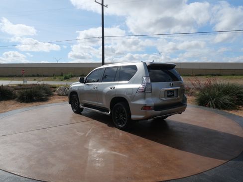 Certified 2023 Lexus GX 460 Premium w/ Premium Plus Package image 4