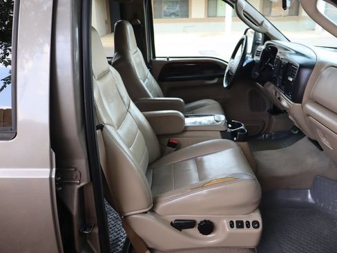 Used 2005 Ford Excursion Limited AWD/4WD image 24