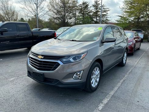 Used 2018 Chevrolet Equinox LT image 2