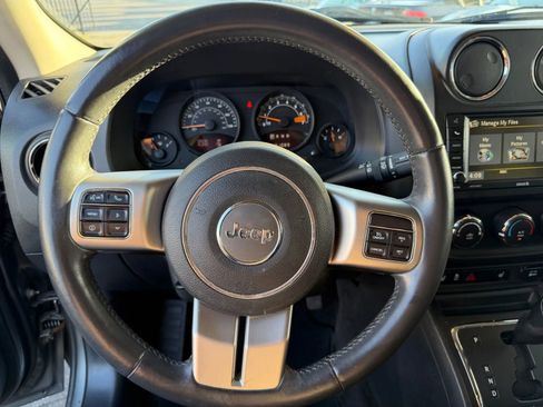 Used 2014 Jeep Patriot Latitude FWD image 33