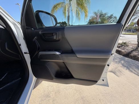 Used 2017 Toyota Tacoma SR5 image 31