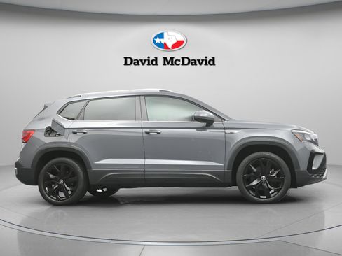 Used 2023 Volkswagen Taos SE w/ Panoramic Sunroof Package FWD image 33