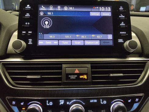 Used 2018 Honda Accord Touring image 24