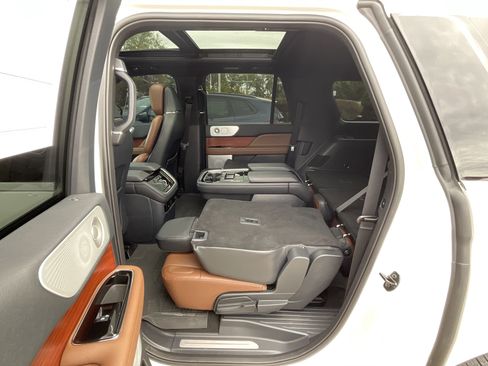 Used 2024 Lincoln Navigator L Reserve image 24