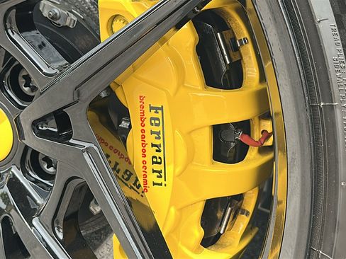 Used 2017 Ferrari 488 GTB RWD image 9