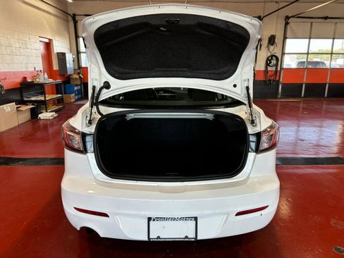 Used 2013 MAZDA MAZDA3 i Sport image 29