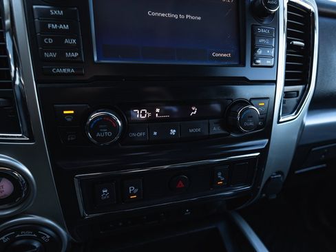 Used 2018 Nissan Titan PRO-4X image 19