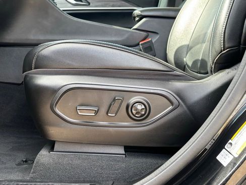 Used 2023 Jeep Grand Cherokee Limited w/ Luxury Tech Group II image 13