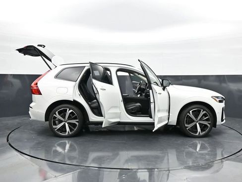 Used 2024 Volvo XC60 T8 Ultimate w/ Climate Package AWD/4WD image 45