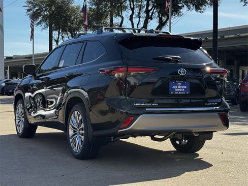 New 2026 Toyota Highlander Platinum image 7